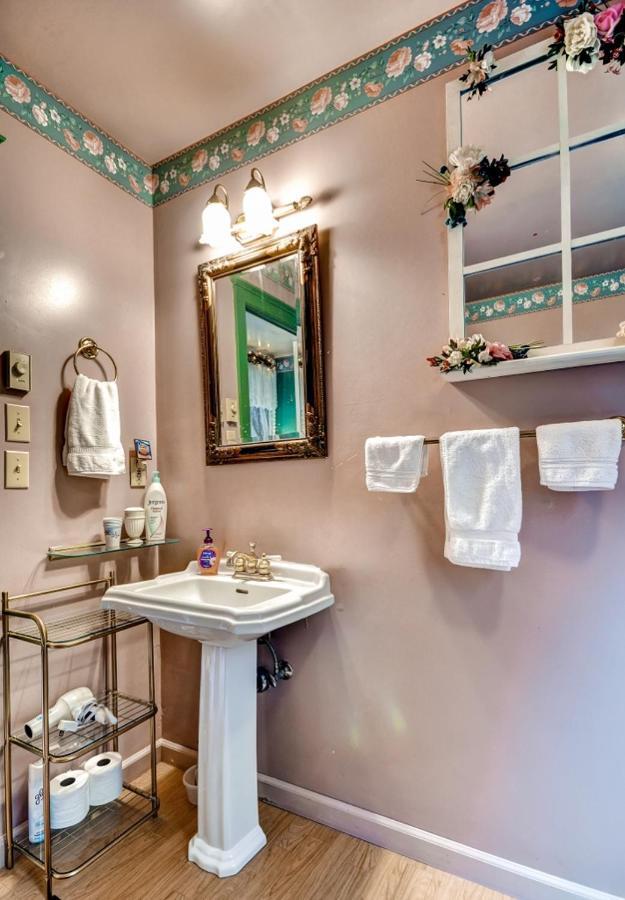 Astoria Painted Lady Historic Apt With River View! 외부 사진