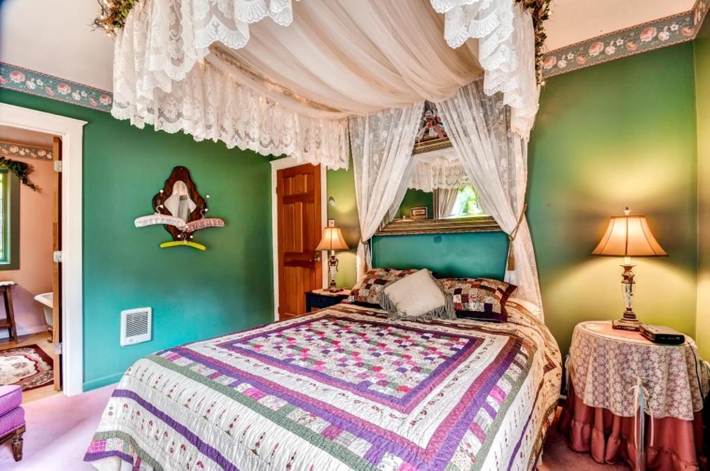 Astoria Painted Lady Historic Apt With River View! 외부 사진